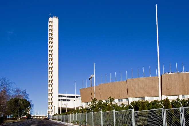 Башня Олимпийского стадиона высотой 72 метра