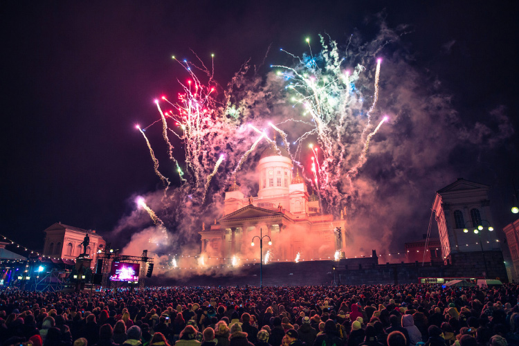 Новогодний салют на сенатской площади. Фото: hel.fi