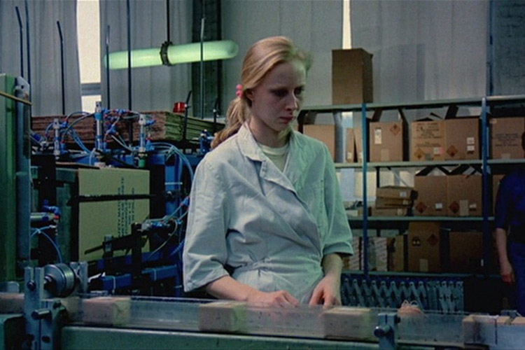 Кадр из фильма "Девушка со спичечной фабрики".
