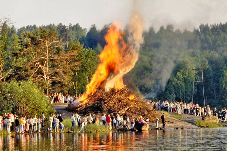 Праздник Юханнус. Фото с сайта finnish.ru
