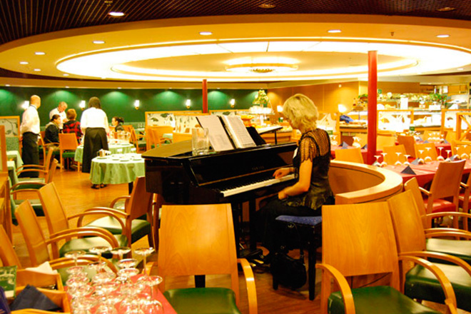 Пианино в ресторане