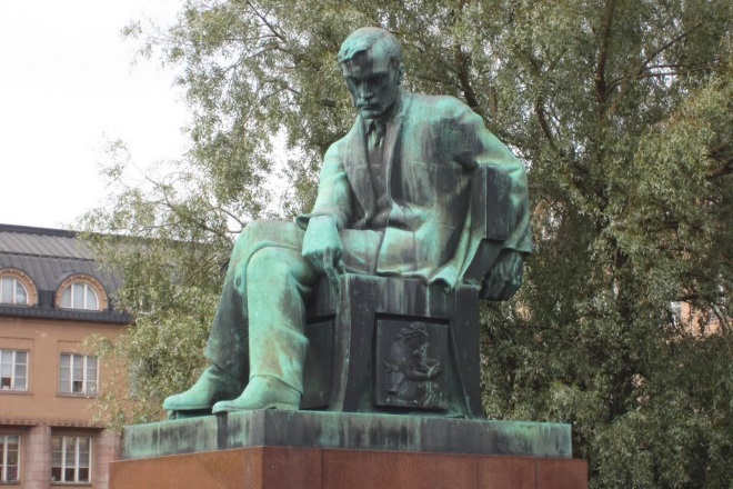Памятник Алексису Киви. Фото: panoramio.com