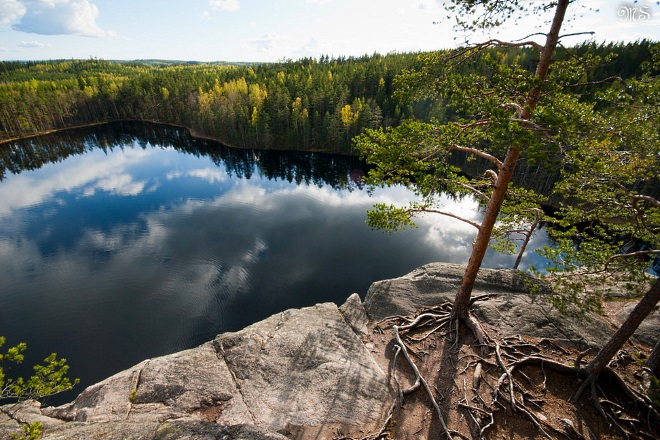 Скала Олхаванвуори, с которой открывается роскошный вид на озеро и окрестные леса