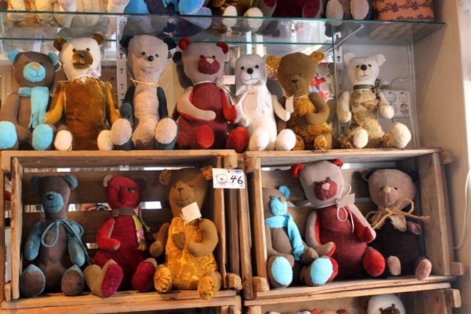 Плюшевые медведи в магазине Shop Sadunhenki. Фото: pinterest.com